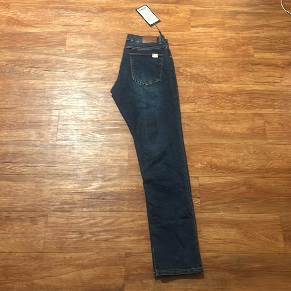 Barbell jeans men’s straight athletic fit size 30 
Medium distressed